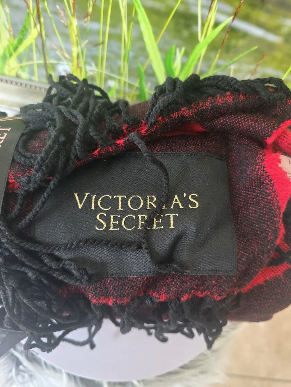 Victoria's Secret Red Black Lip Print Fringe Throw Blanket 50x60 NWT 100% Acryli